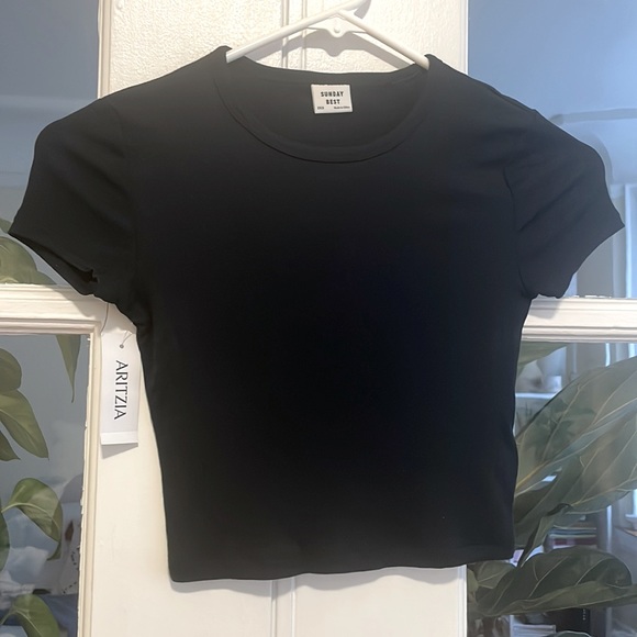 NEW Aritzia bliss cropped tee in black - Picture 4 of 11